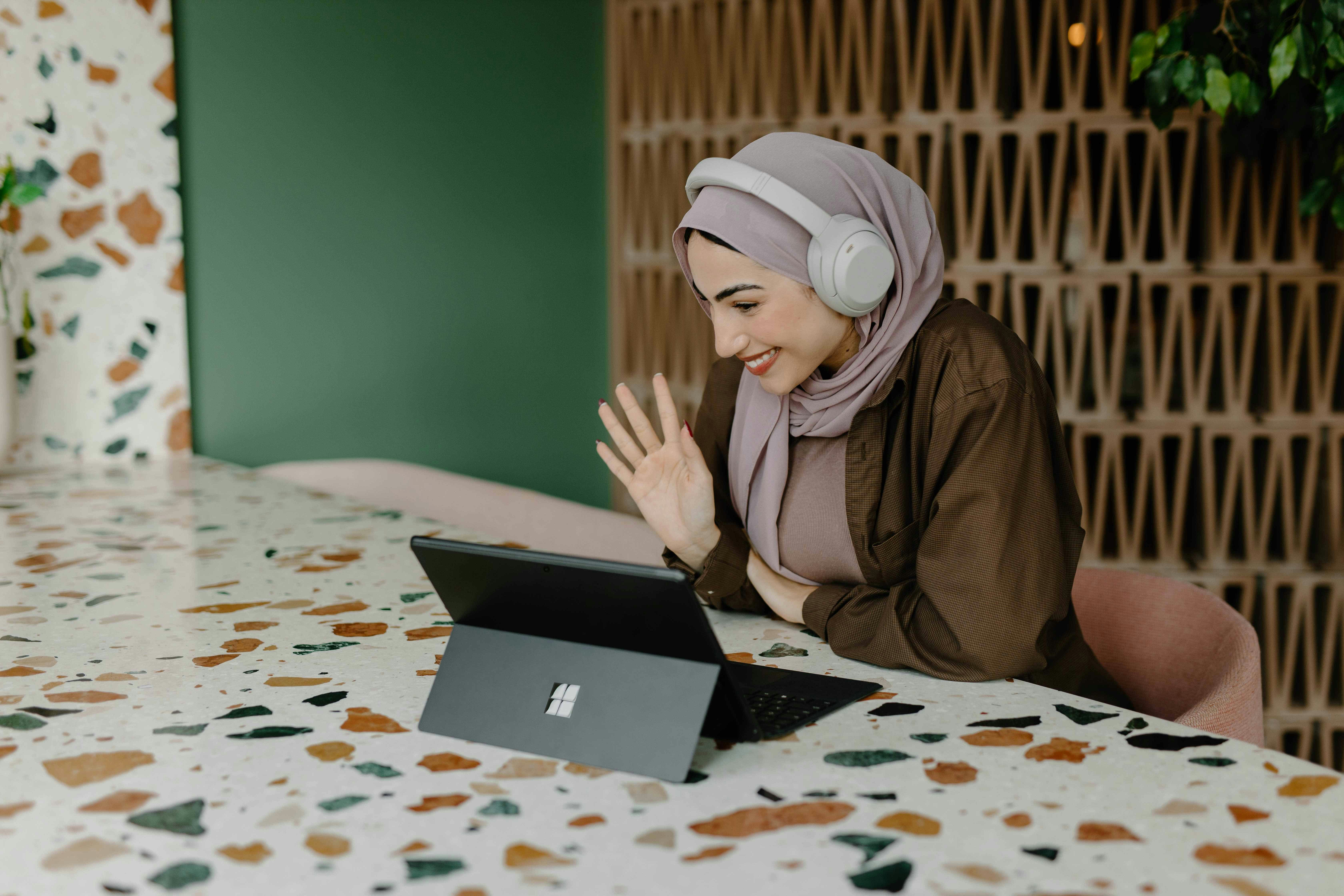 Tutor in a video call